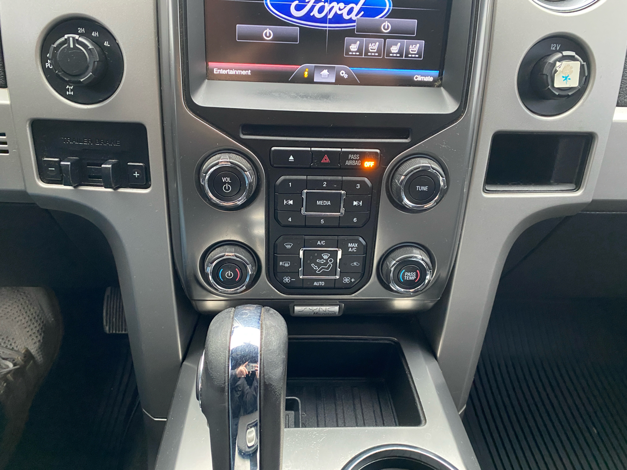 Ford F-150 4WD SuperCrew 145" Platinum 2014