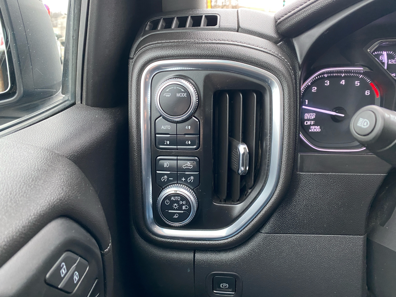 GMC Sierra 1500 4WD Crew Cab 147" SLT 2020