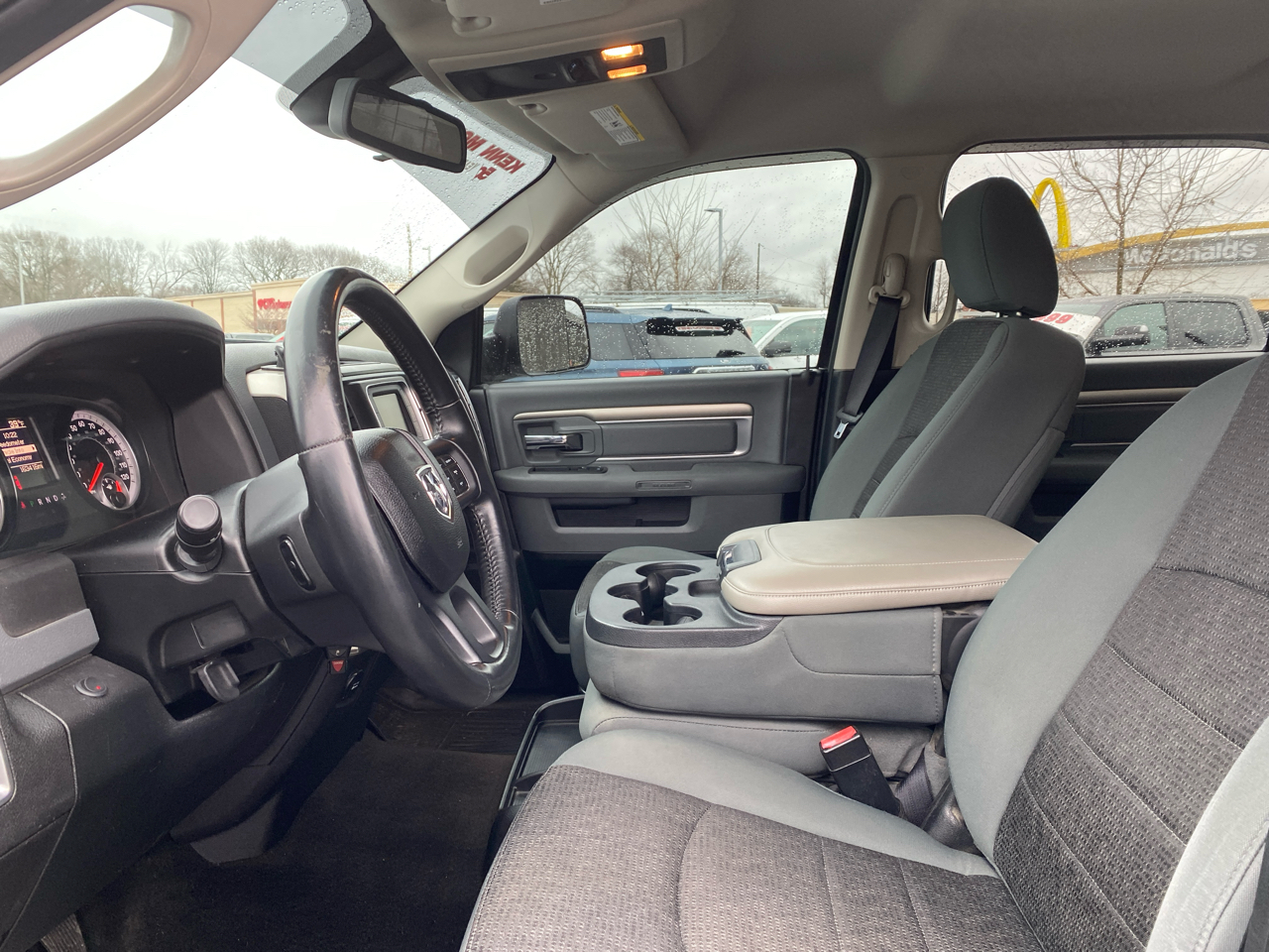 RAM 1500 4WD Crew Cab 140.5" Big Horn 2014