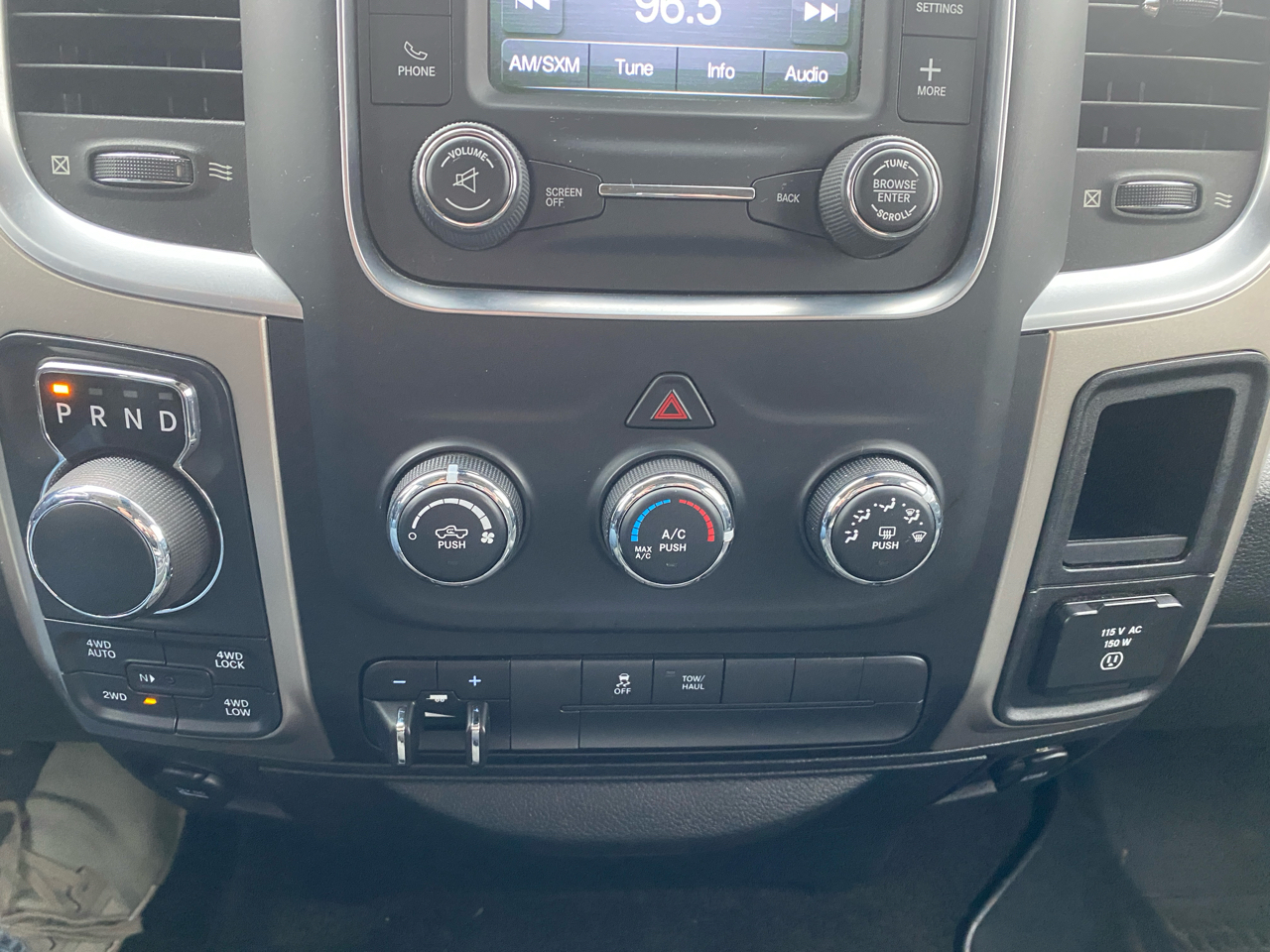 RAM 1500 4WD Crew Cab 140.5" Big Horn 2014