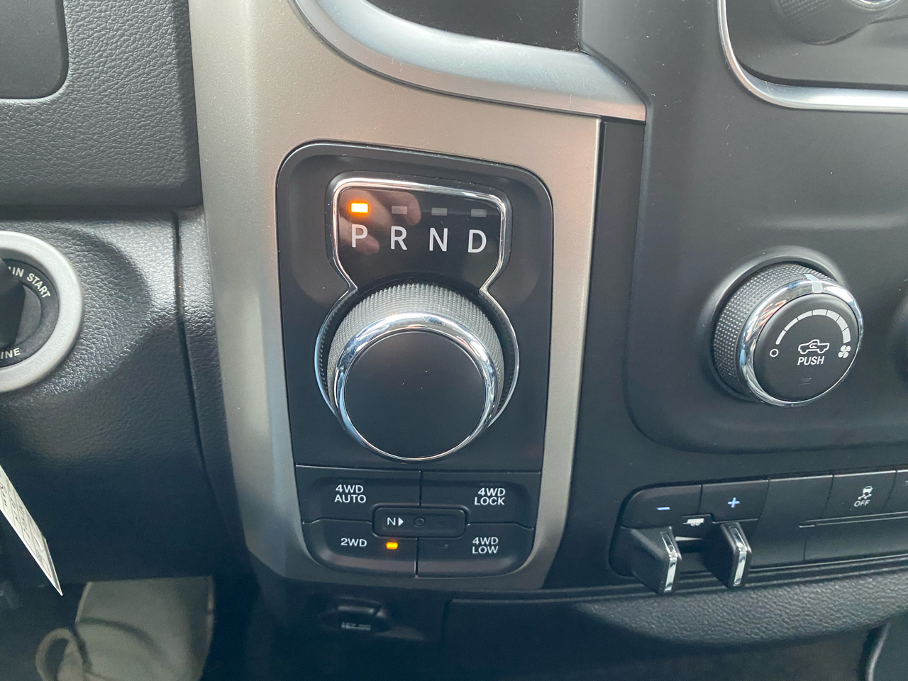 RAM 1500 4WD Crew Cab 140.5" Big Horn 2014