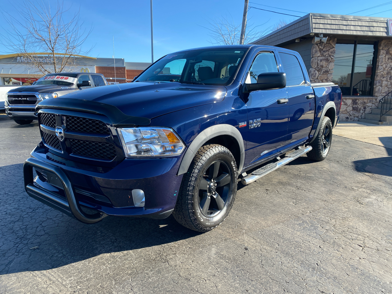 RAM 1500 4WD Crew Cab 140.5" Express 2014