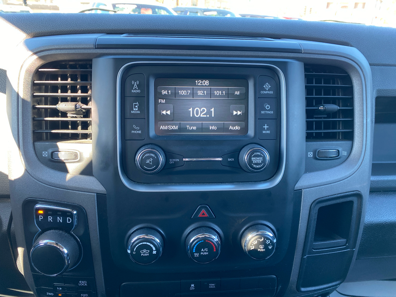 RAM 1500 4WD Crew Cab 140.5" Express 2014