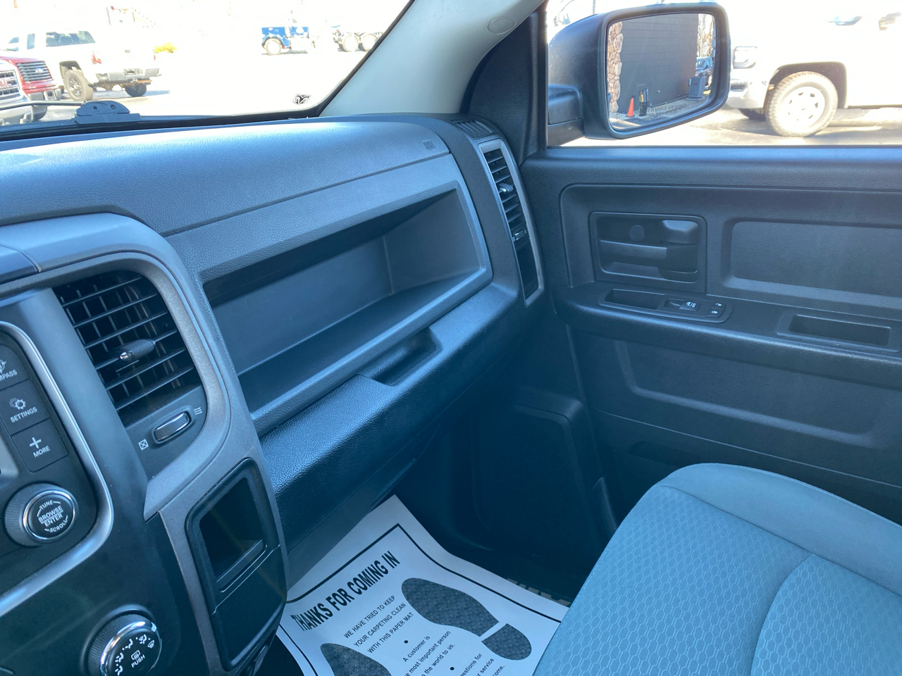 RAM 1500 4WD Crew Cab 140.5" Express 2014