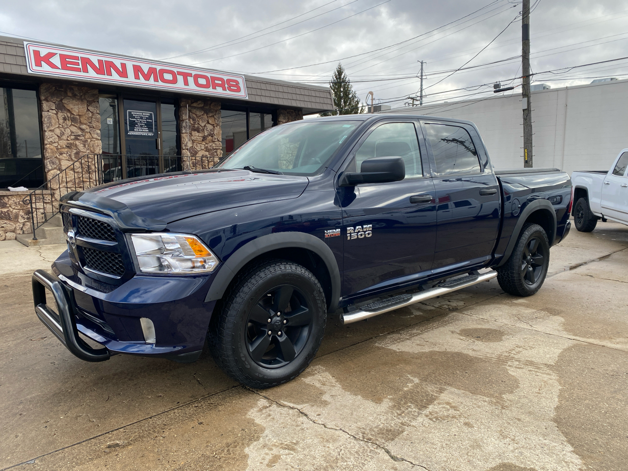 RAM 1500 4WD Crew Cab 140.5" Express 2014