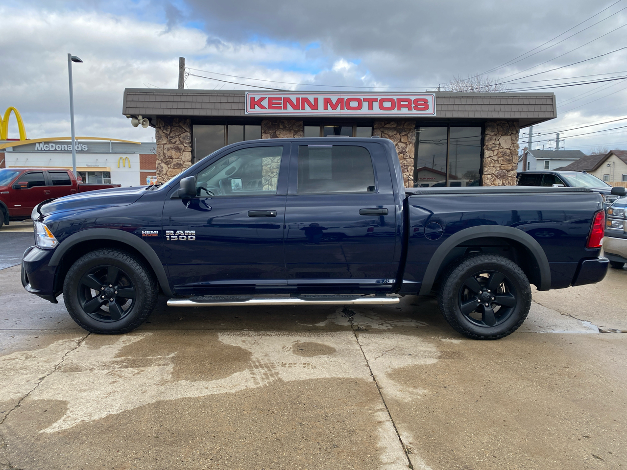 RAM 1500 4WD Crew Cab 140.5" Express 2014