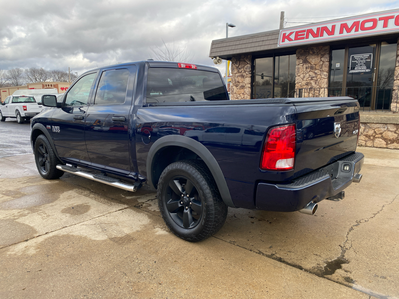 RAM 1500 4WD Crew Cab 140.5" Express 2014