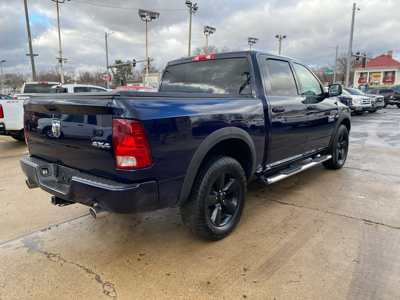 RAM 1500 4WD Crew Cab 140.5" Express 2014