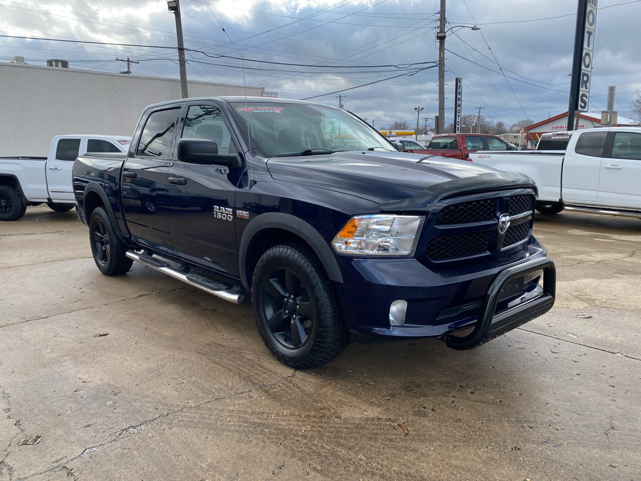 RAM 1500 4WD Crew Cab 140.5" Express 2014