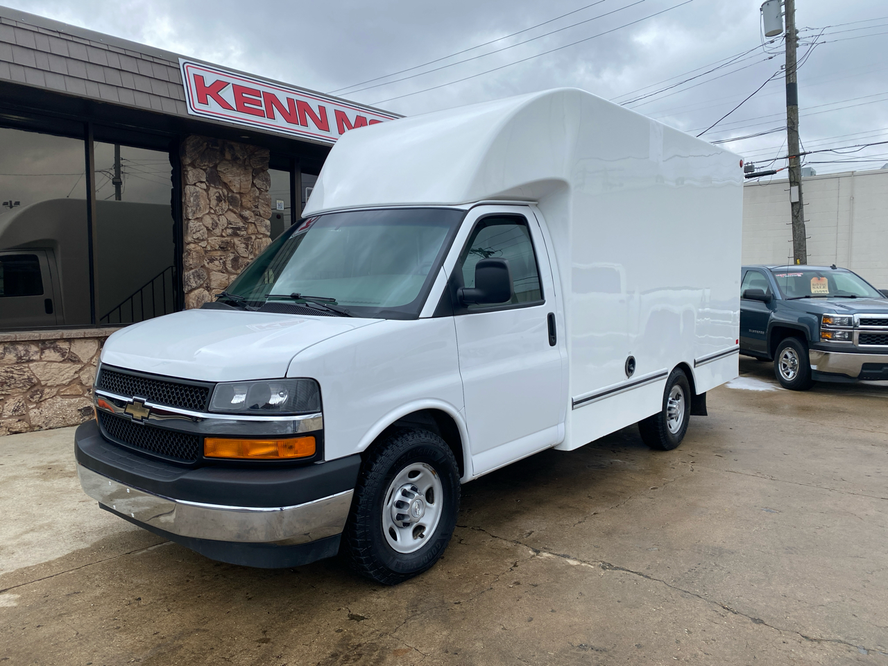 Chevrolet Express Commercial Cutaway 3500 Van 139" 2017