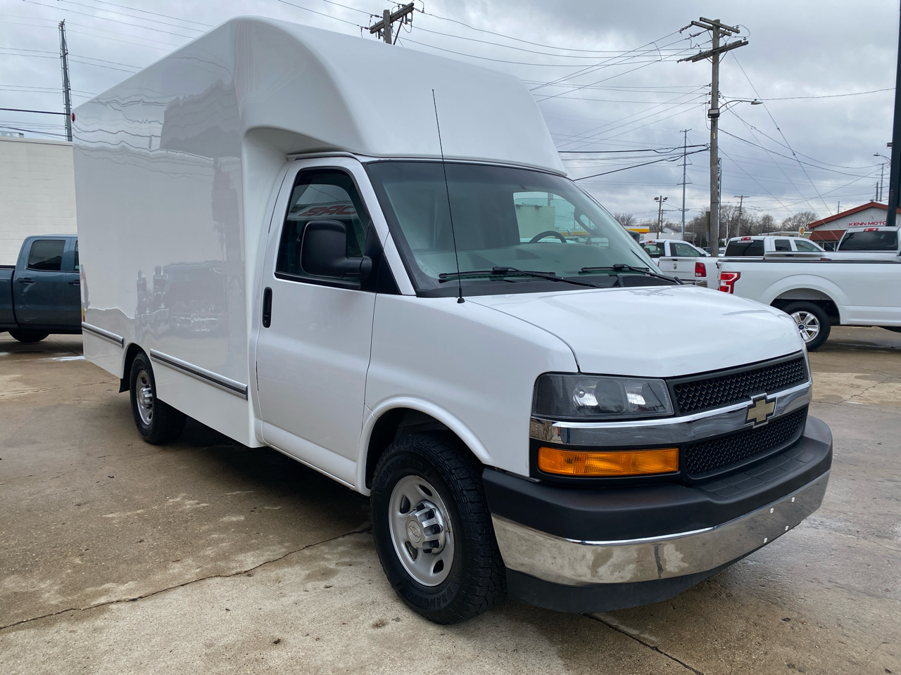Chevrolet Express Commercial Cutaway 3500 Van 139" 2017