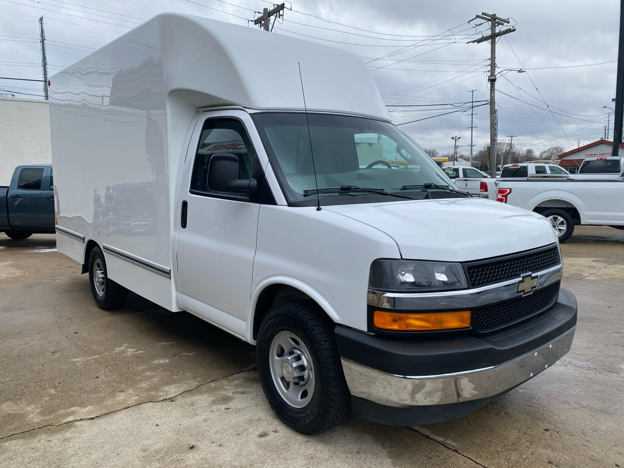 Chevrolet Express Commercial Cutaway 3500 Van 139" 2017