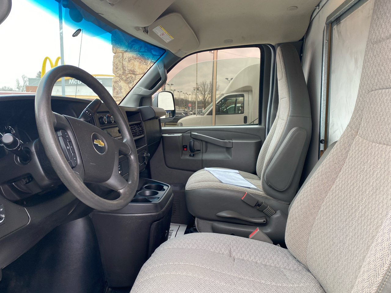 Chevrolet Express Commercial Cutaway 3500 Van 139" 2017