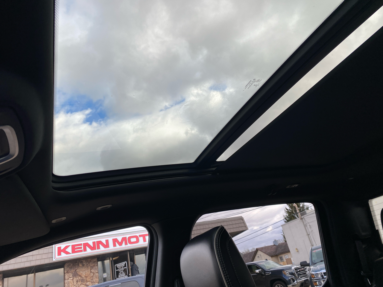 RAM 1500 Laramie 4x4 Crew Cab 5'7" Box 2019