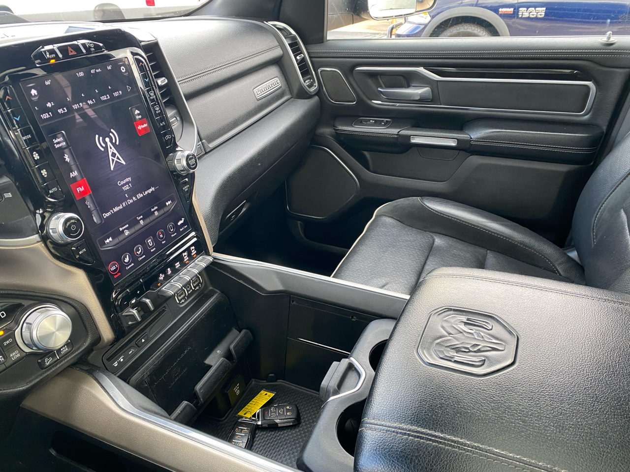 RAM 1500 Laramie 4x4 Crew Cab 5'7" Box 2019