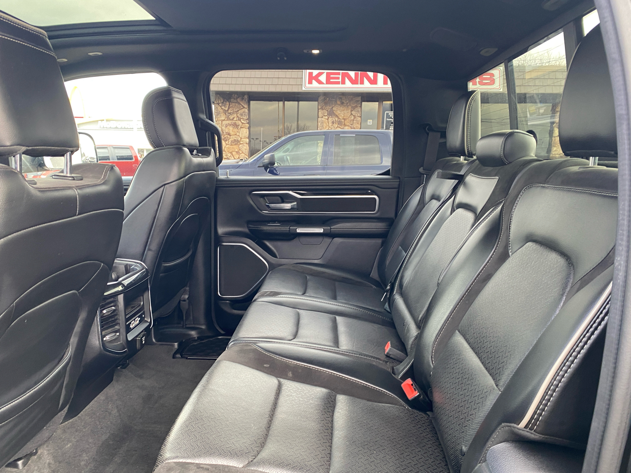 RAM 1500 Laramie 4x4 Crew Cab 5'7" Box 2019