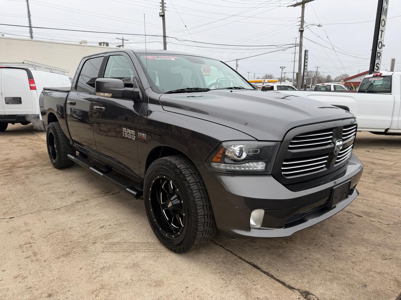 RAM 1500 4WD Crew Cab 140.5" Sport 2016