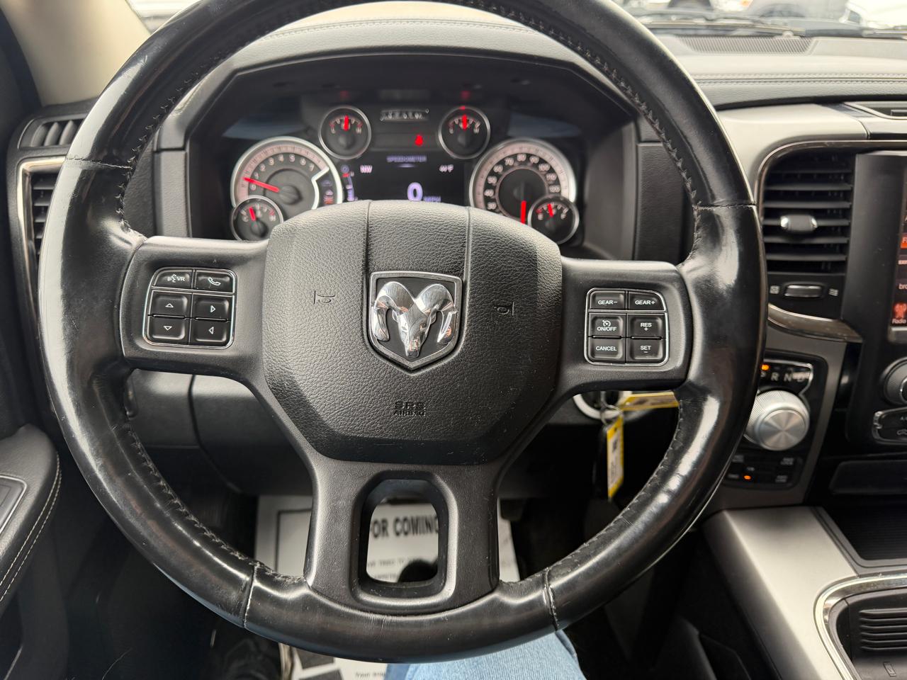 RAM 1500 4WD Crew Cab 140.5" Sport 2016