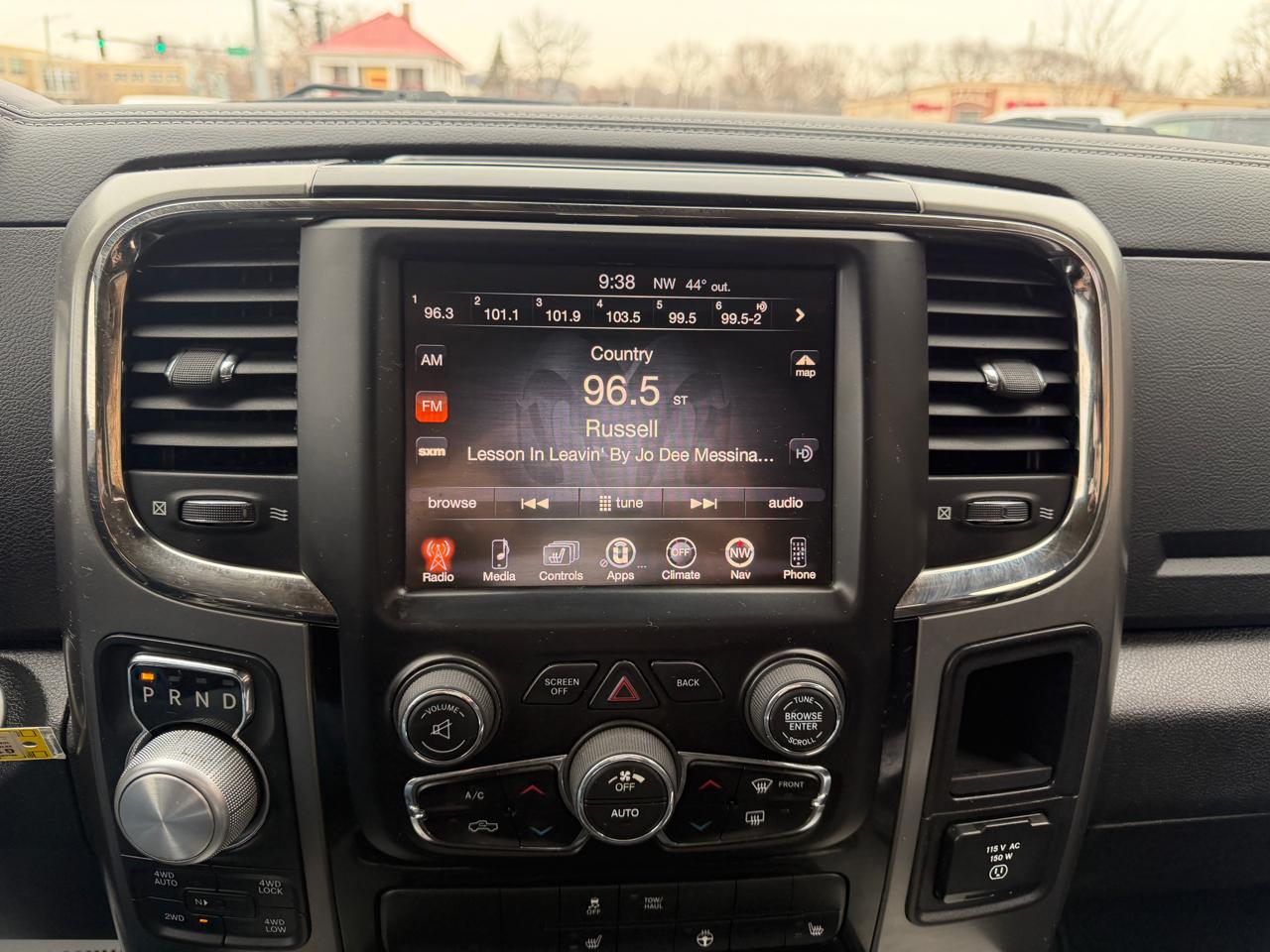 RAM 1500 4WD Crew Cab 140.5" Sport 2016