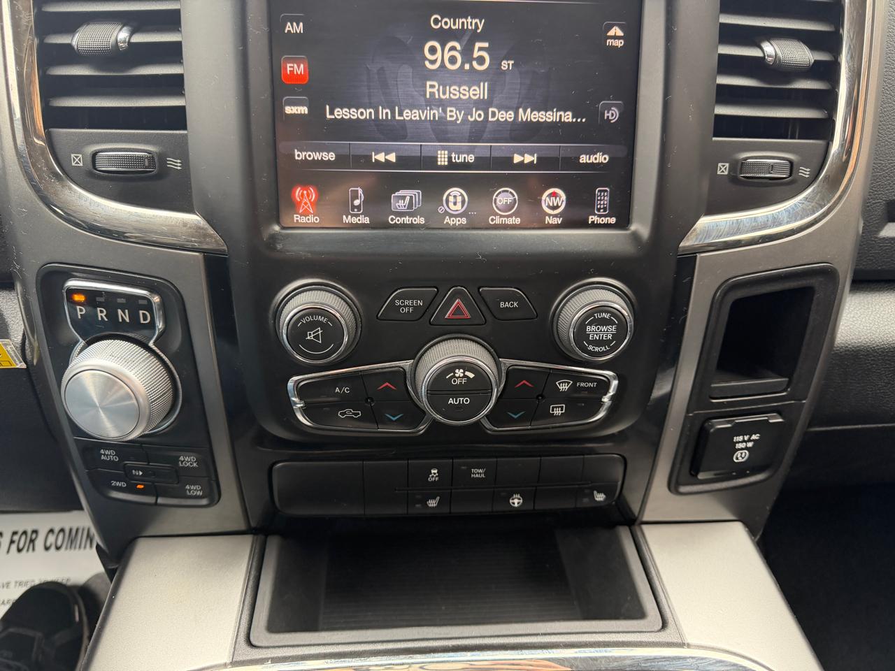 RAM 1500 4WD Crew Cab 140.5" Sport 2016