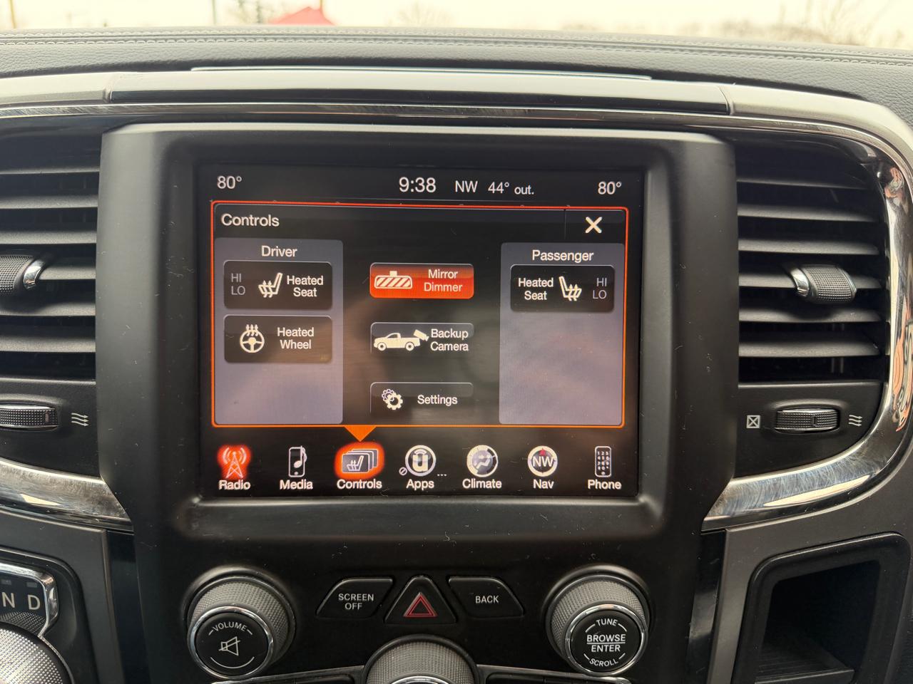 RAM 1500 4WD Crew Cab 140.5" Sport 2016