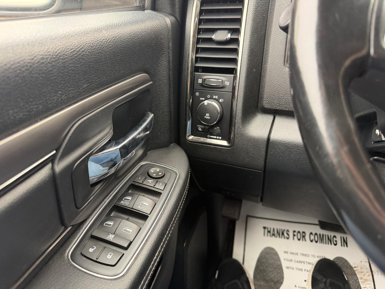 RAM 1500 4WD Crew Cab 140.5" Sport 2016