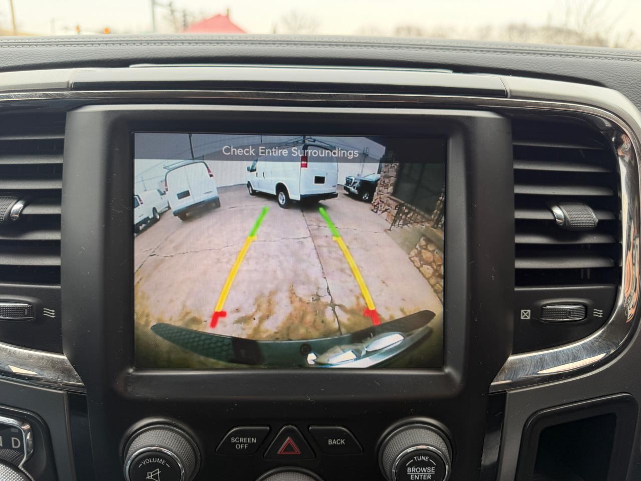 RAM 1500 4WD Crew Cab 140.5" Sport 2016