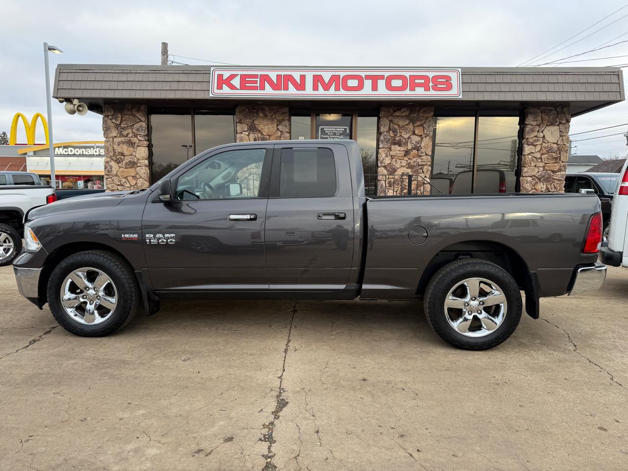 RAM 1500 4WD Quad Cab 140.5" Big Horn 2015