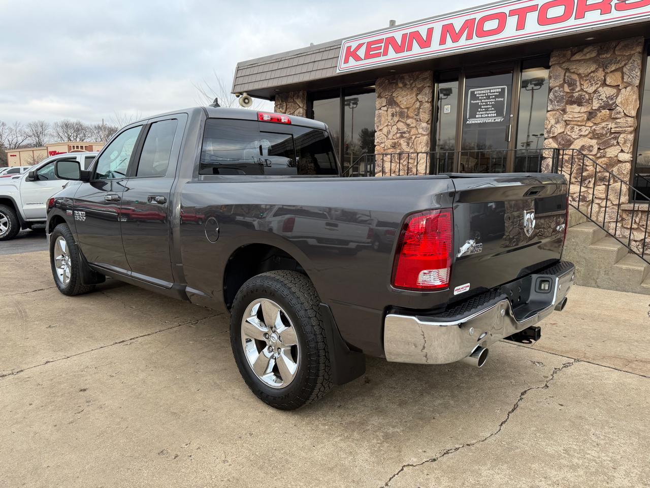 RAM 1500 4WD Quad Cab 140.5" Big Horn 2015