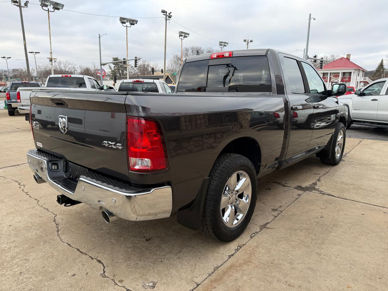 RAM 1500 4WD Quad Cab 140.5" Big Horn 2015