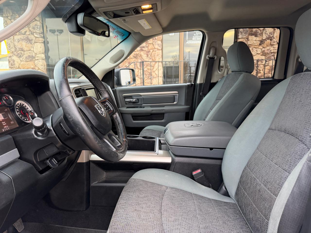 RAM 1500 4WD Quad Cab 140.5" Big Horn 2015