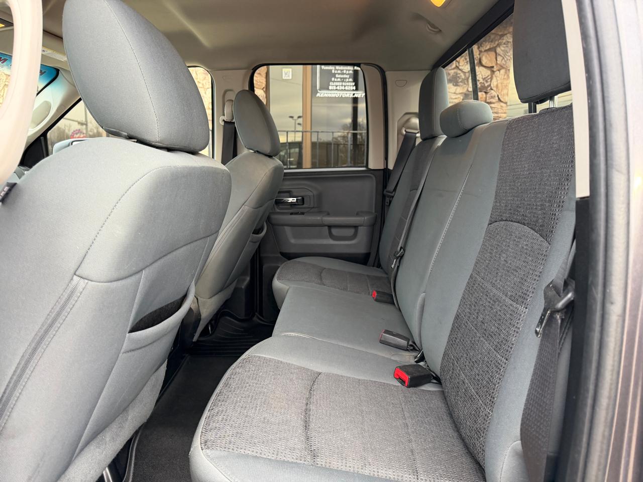 RAM 1500 4WD Quad Cab 140.5" Big Horn 2015