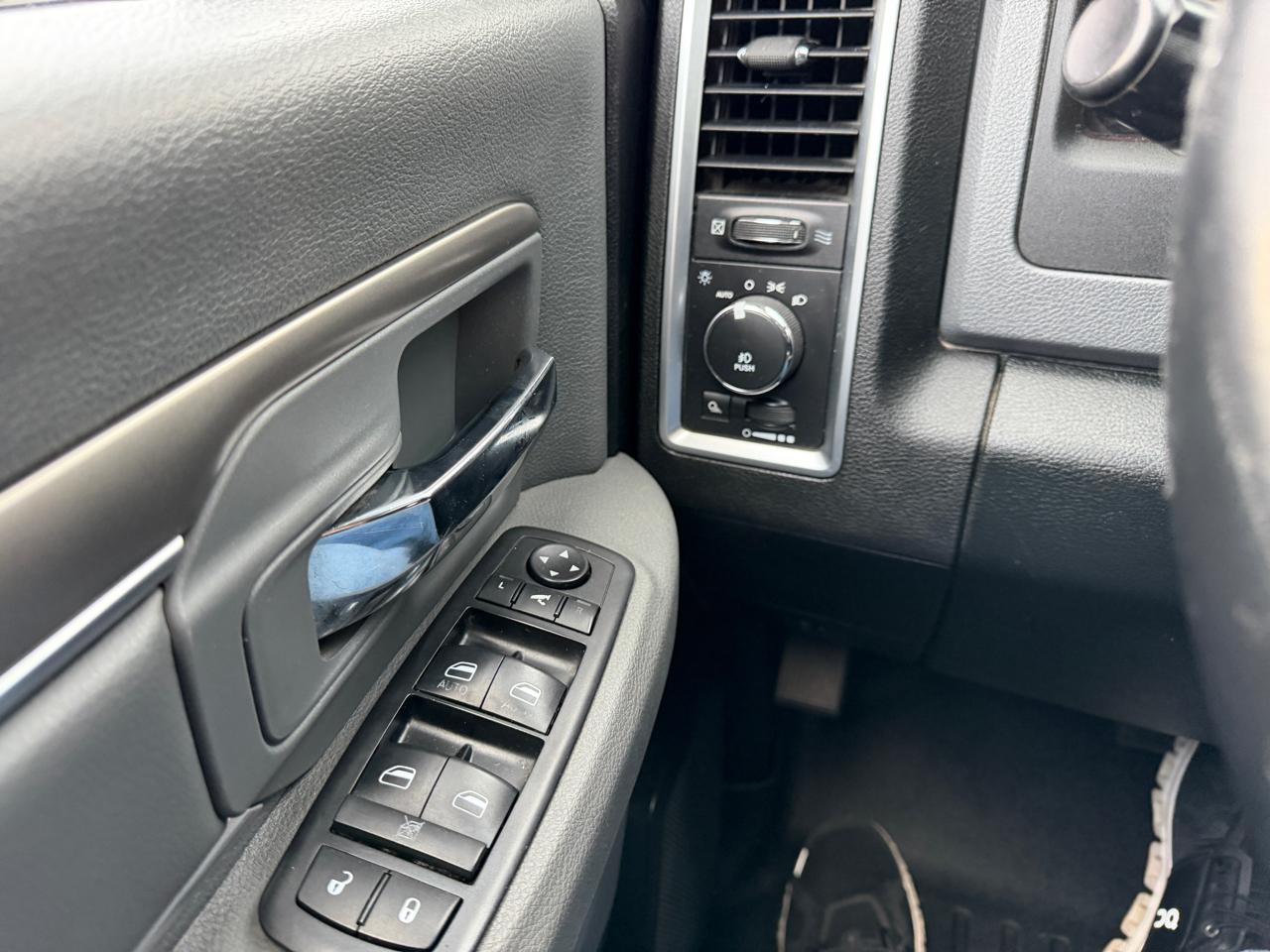 RAM 1500 4WD Quad Cab 140.5" Big Horn 2015