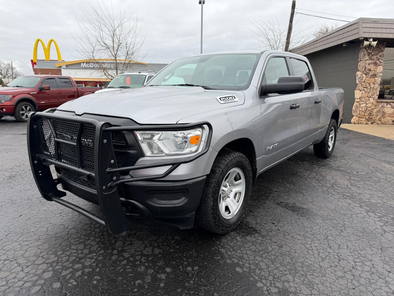 RAM 1500 4WD Crew Cab 140.5" Tradesman 2022