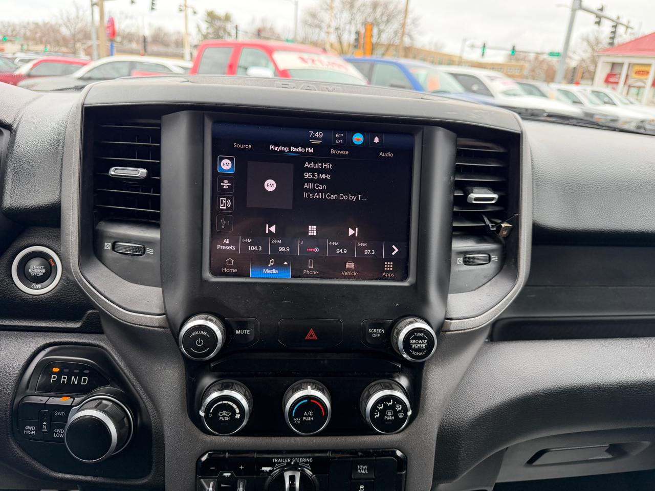 RAM 1500 4WD Crew Cab 140.5" Tradesman 2022