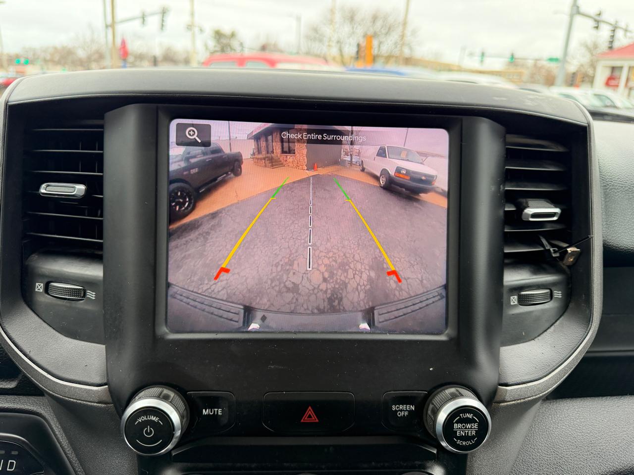 RAM 1500 4WD Crew Cab 140.5" Tradesman 2022