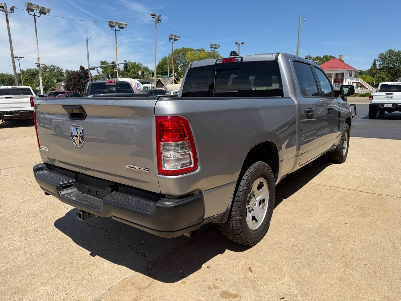 RAM 1500 4WD Crew Cab 140.5" Tradesman 2022