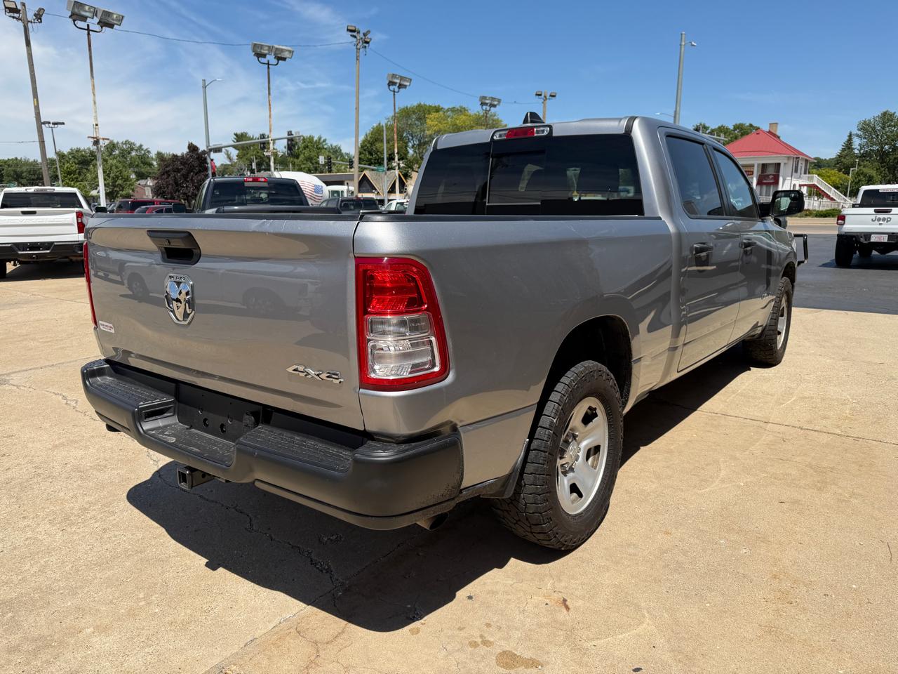 RAM 1500 4WD Crew Cab 140.5" Tradesman 2022