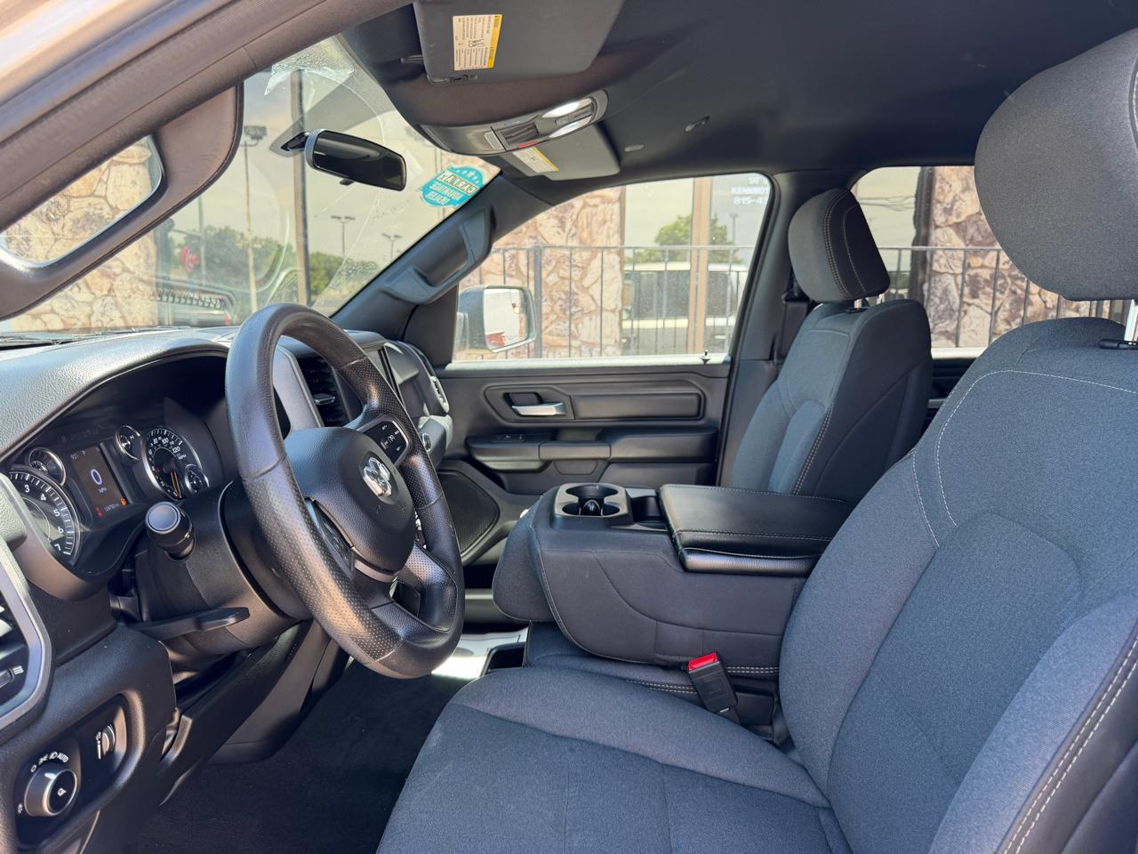 RAM 1500 4WD Crew Cab 140.5" Tradesman 2022