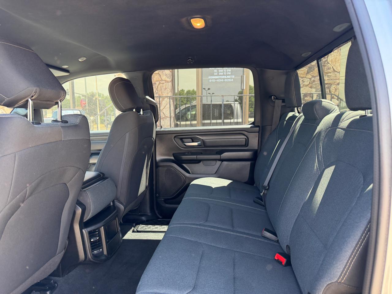 RAM 1500 4WD Crew Cab 140.5" Tradesman 2022