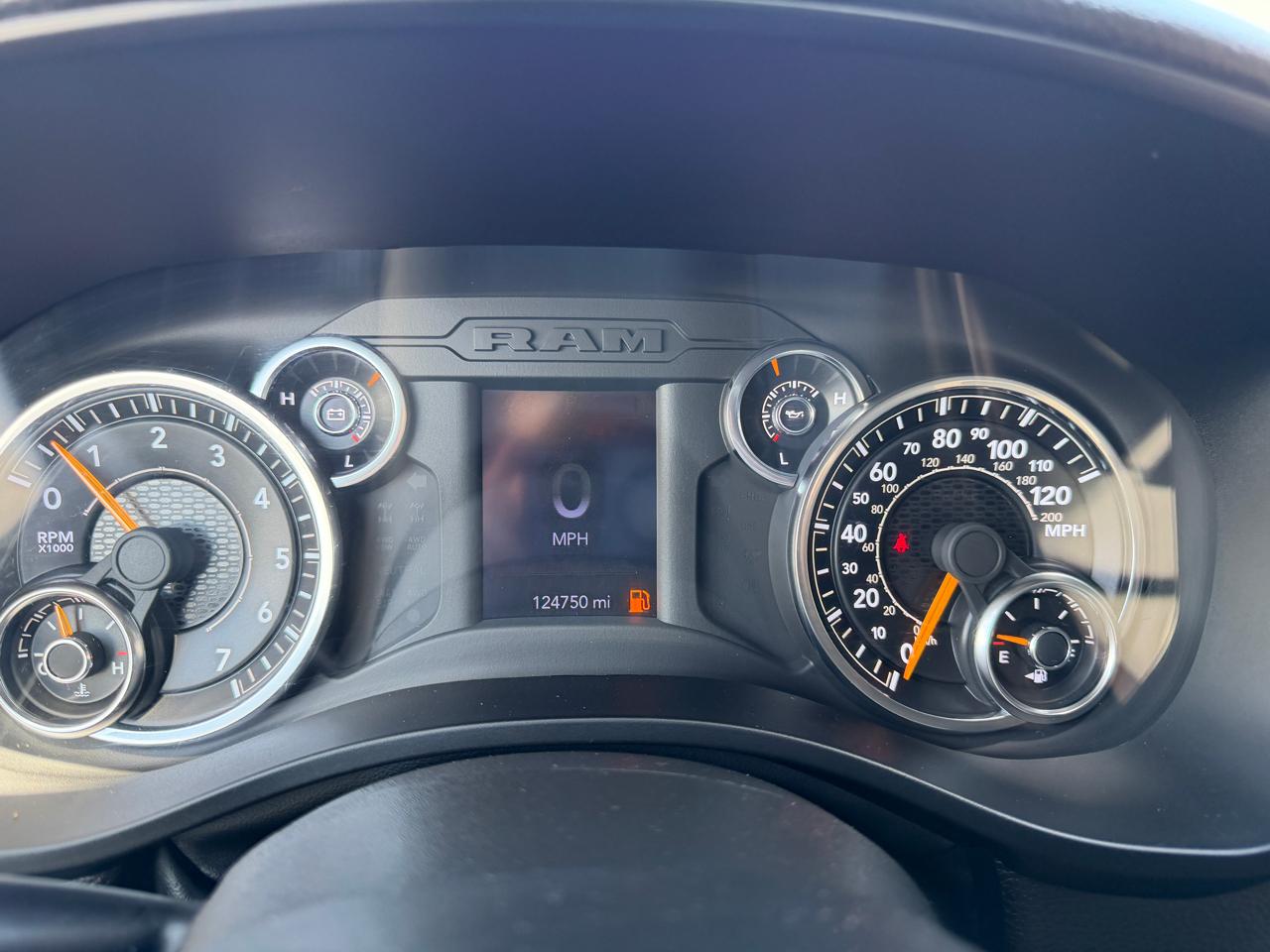 RAM 1500 4WD Crew Cab 140.5" Tradesman 2022