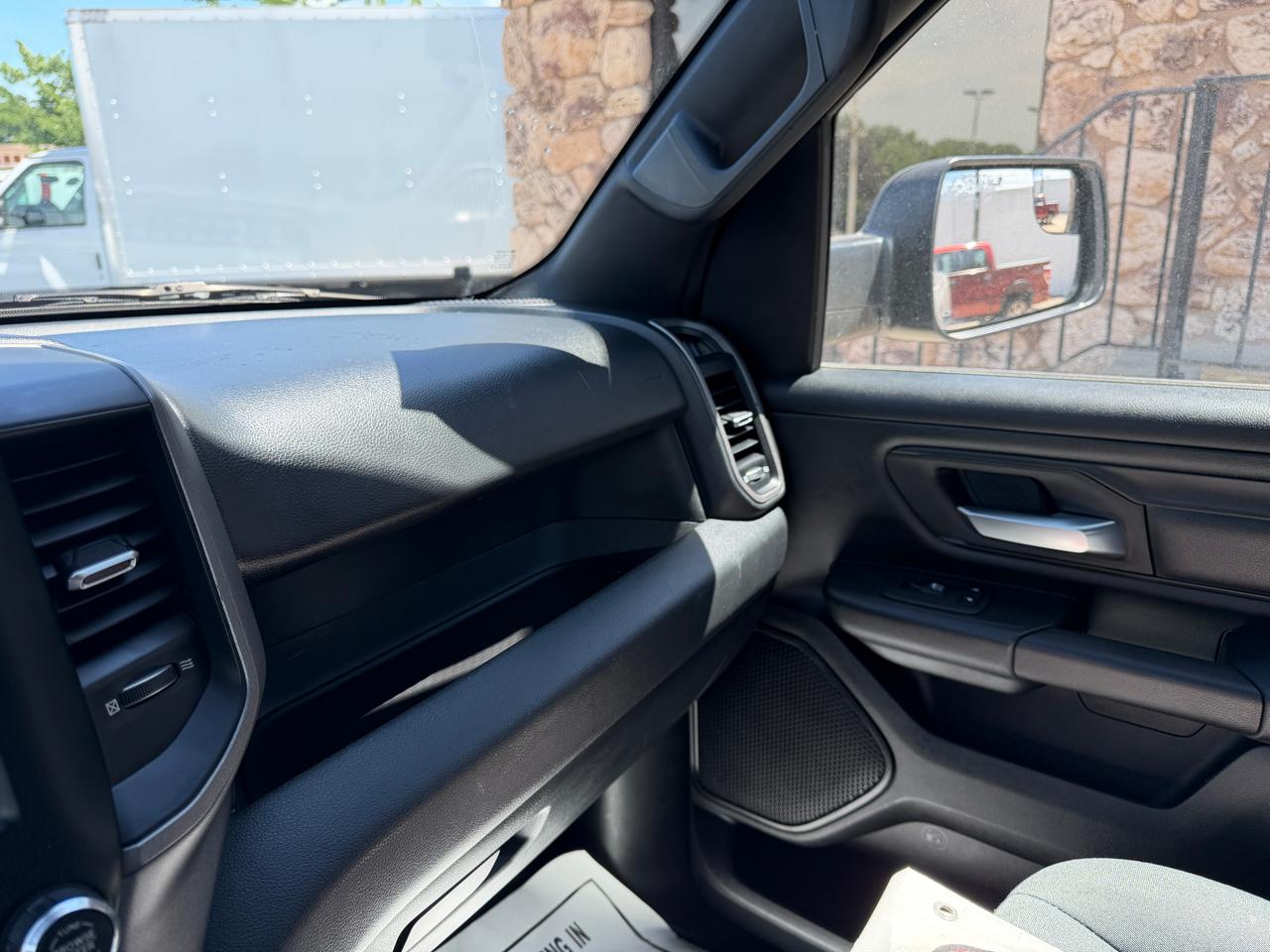 RAM 1500 4WD Crew Cab 140.5" Tradesman 2022