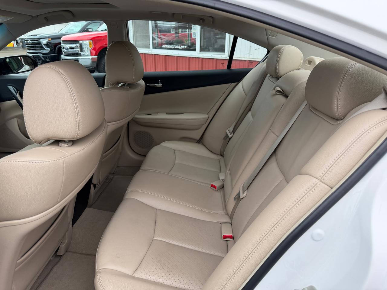 Nissan Maxima 4dr Sdn V6 CVT 3.5 SV 2012