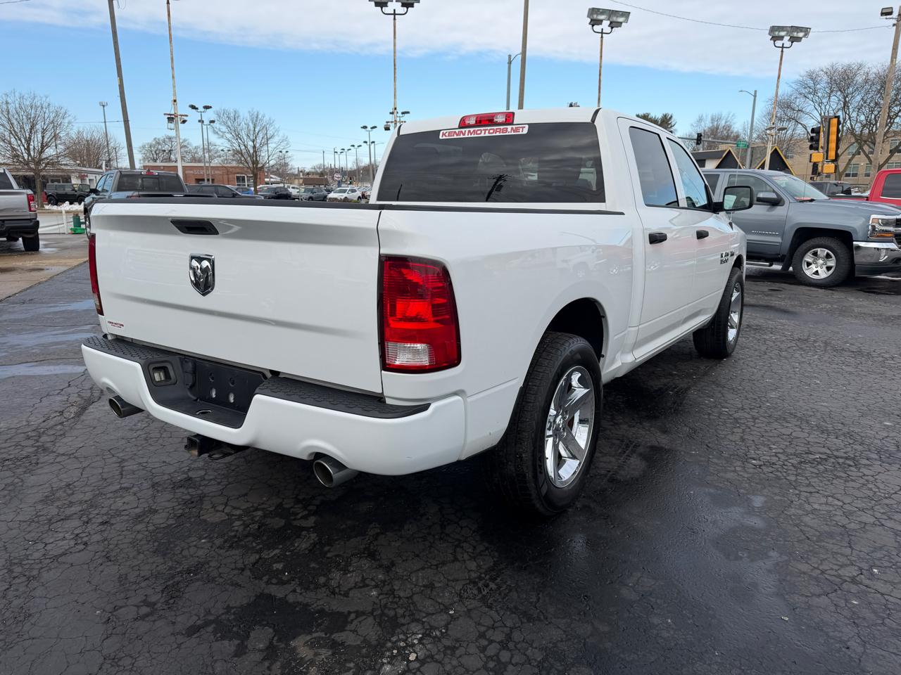 RAM 1500 Express 4x2 Crew Cab 5'7" Box 2017
