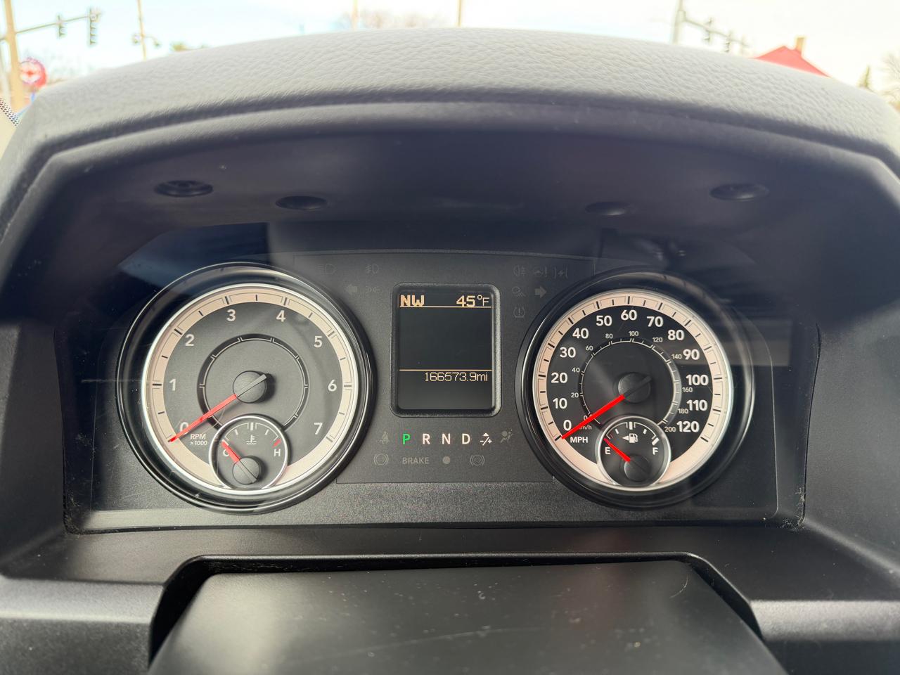 RAM 1500 Express 4x2 Crew Cab 5'7" Box 2017