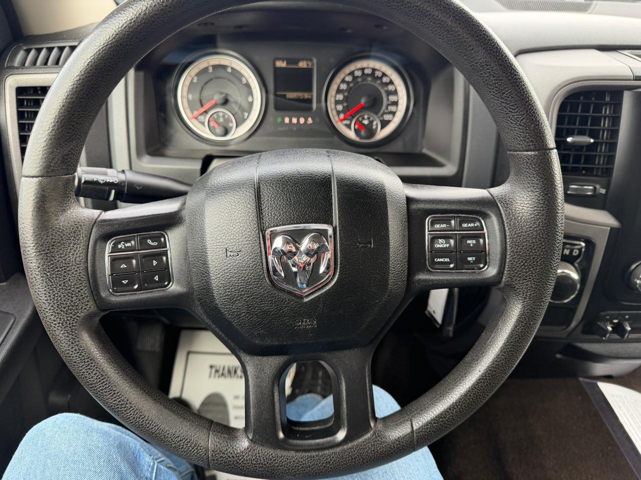 RAM 1500 Express 4x2 Crew Cab 5'7" Box 2017