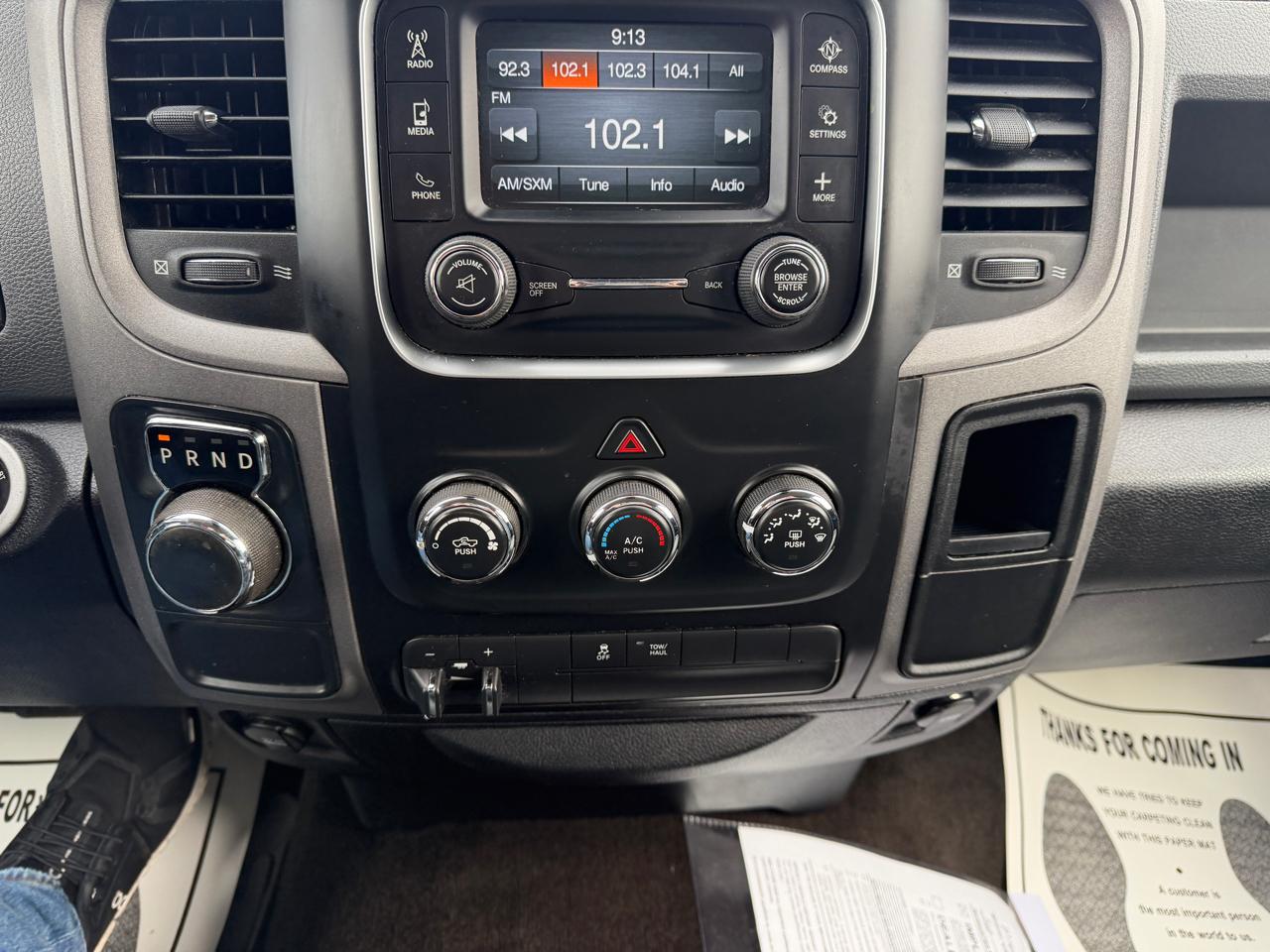 RAM 1500 Express 4x2 Crew Cab 5'7" Box 2017