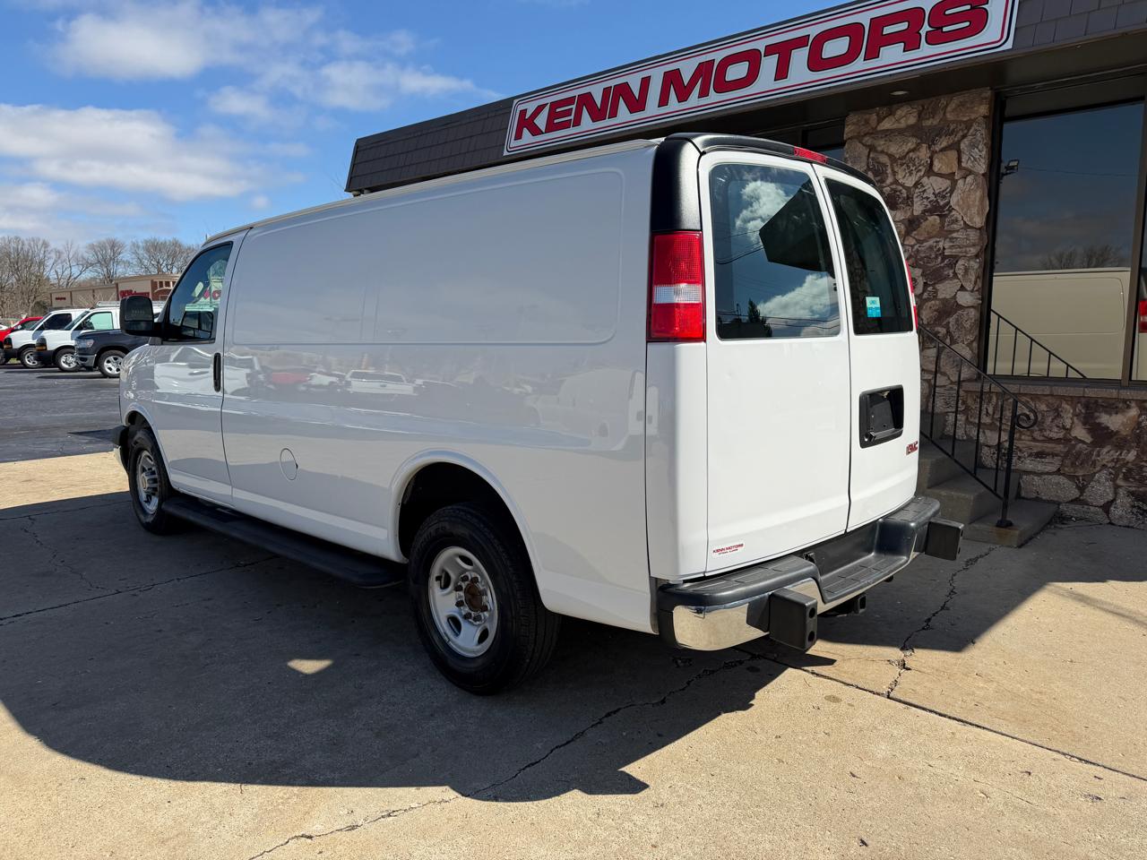 GMC Savana Cargo Van RWD 2500 135" 2019