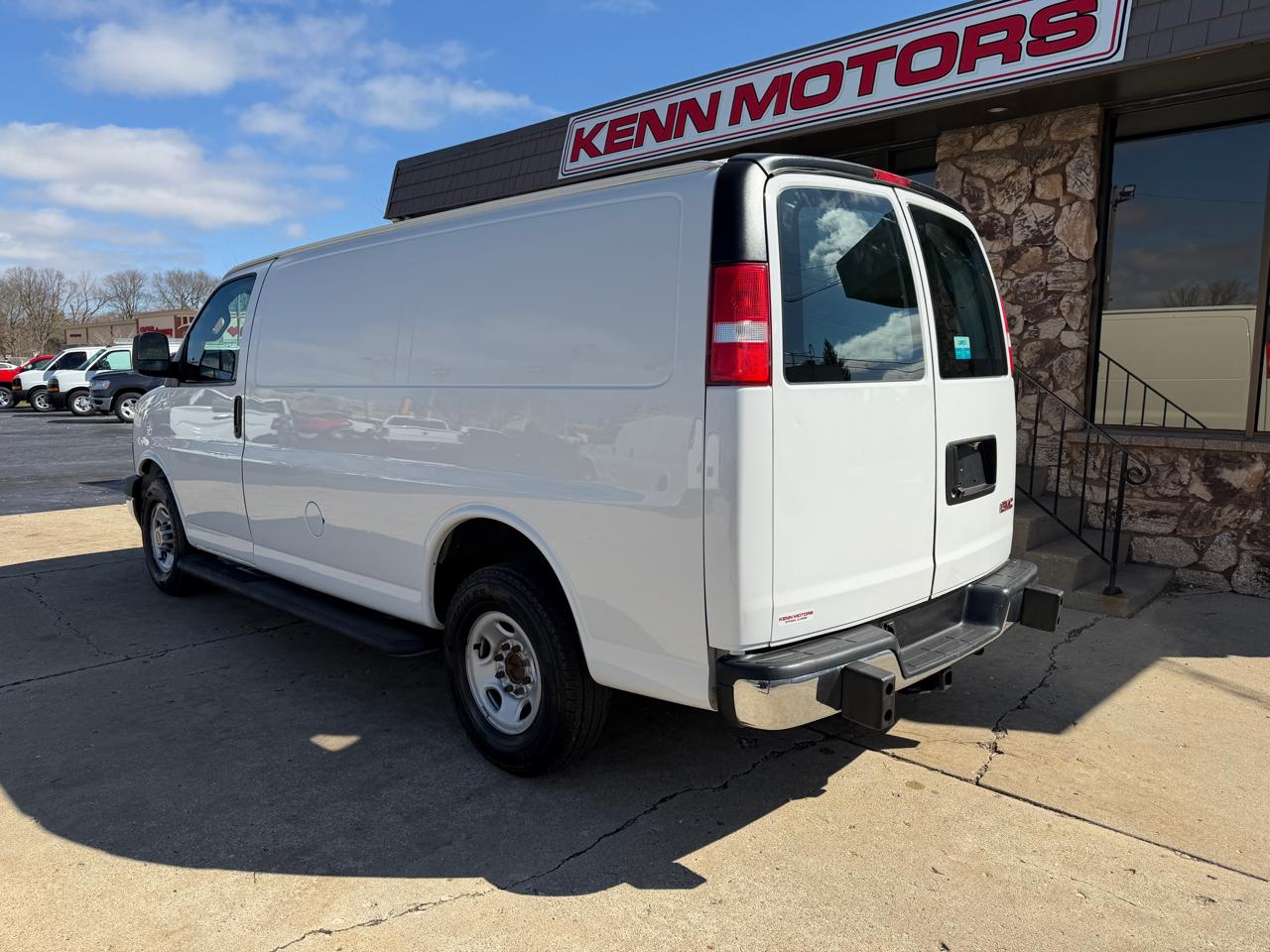 GMC Savana Cargo Van RWD 2500 135" 2019