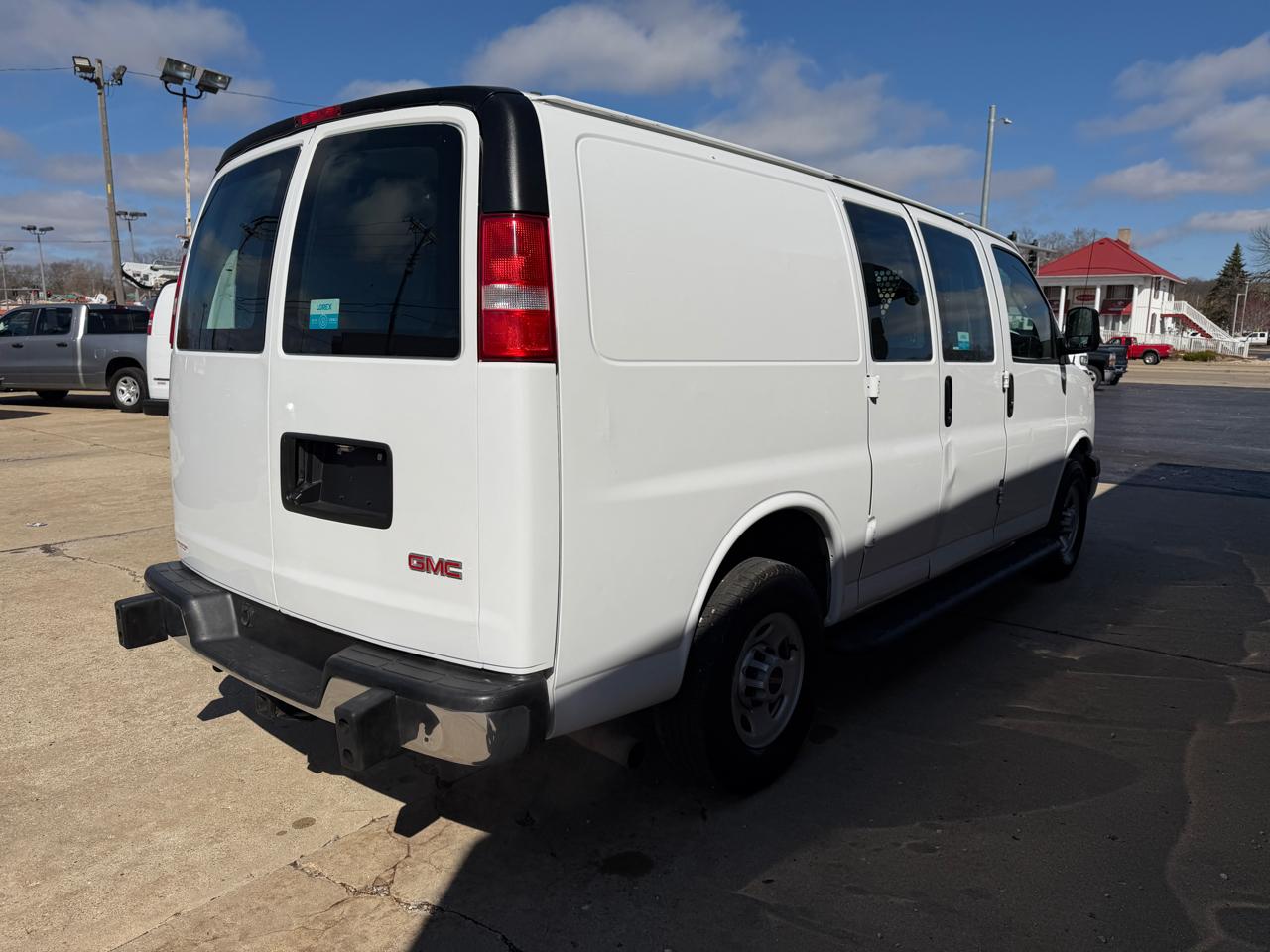 GMC Savana Cargo Van RWD 2500 135" 2019